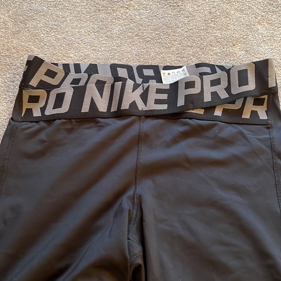 Nike Pro Capris - Picture 2 of 7